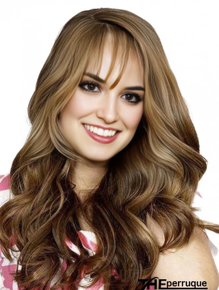 Cheveux bruns pleine tête avec frange style ondulé