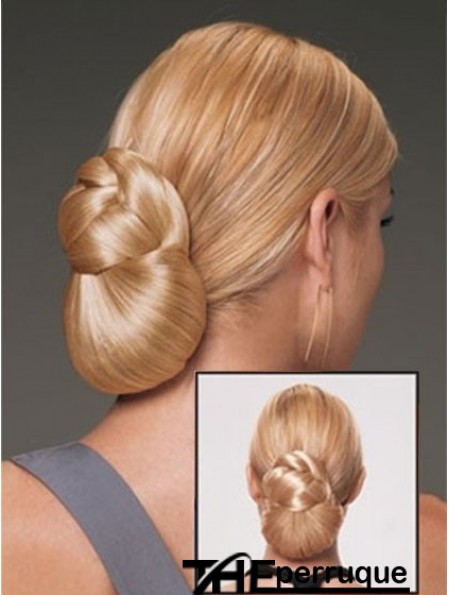 Enveloppement brun autour de la coiffure de poney